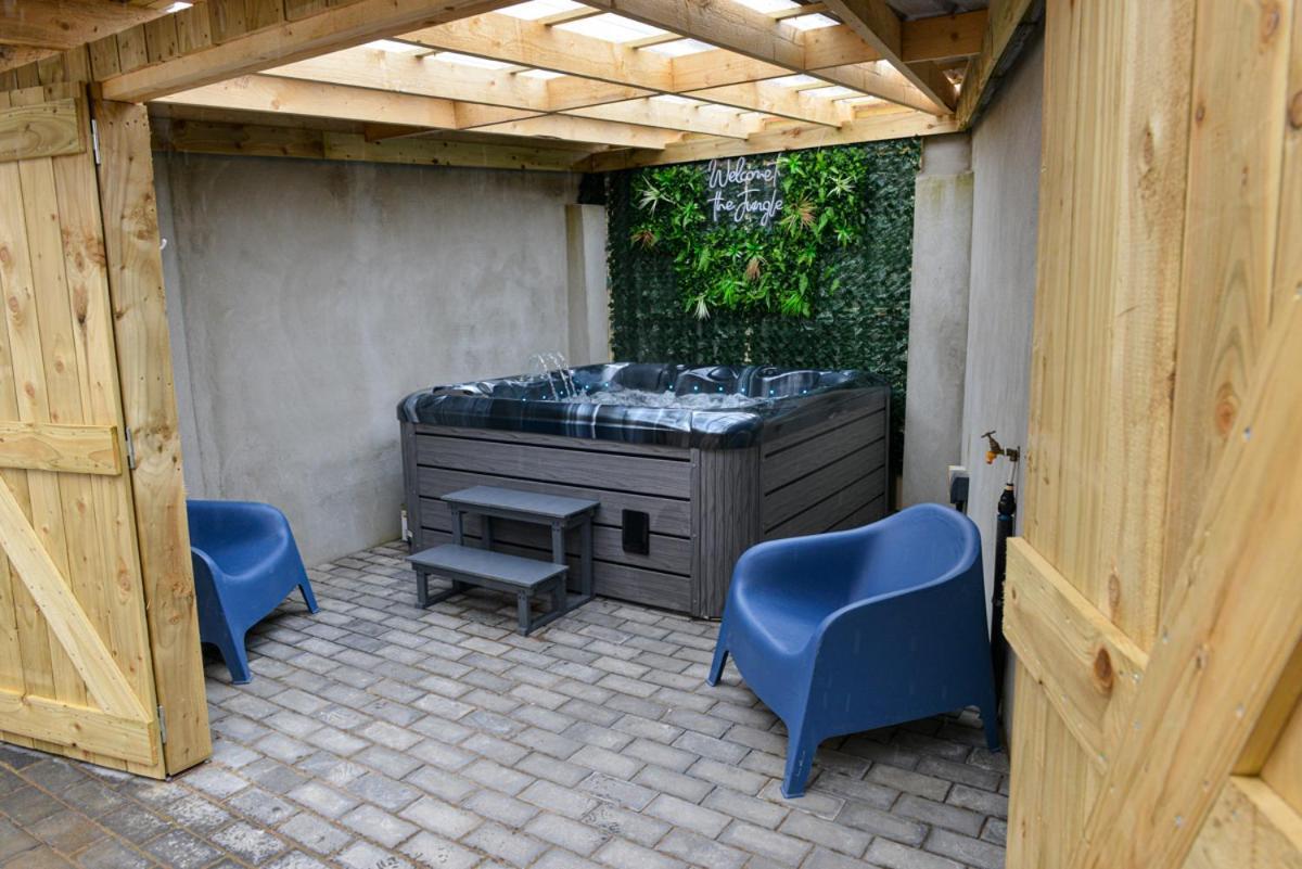 Esterville Apartments 1 And 2 Bedrooms Hot Tub Availability Belfast Exterior foto